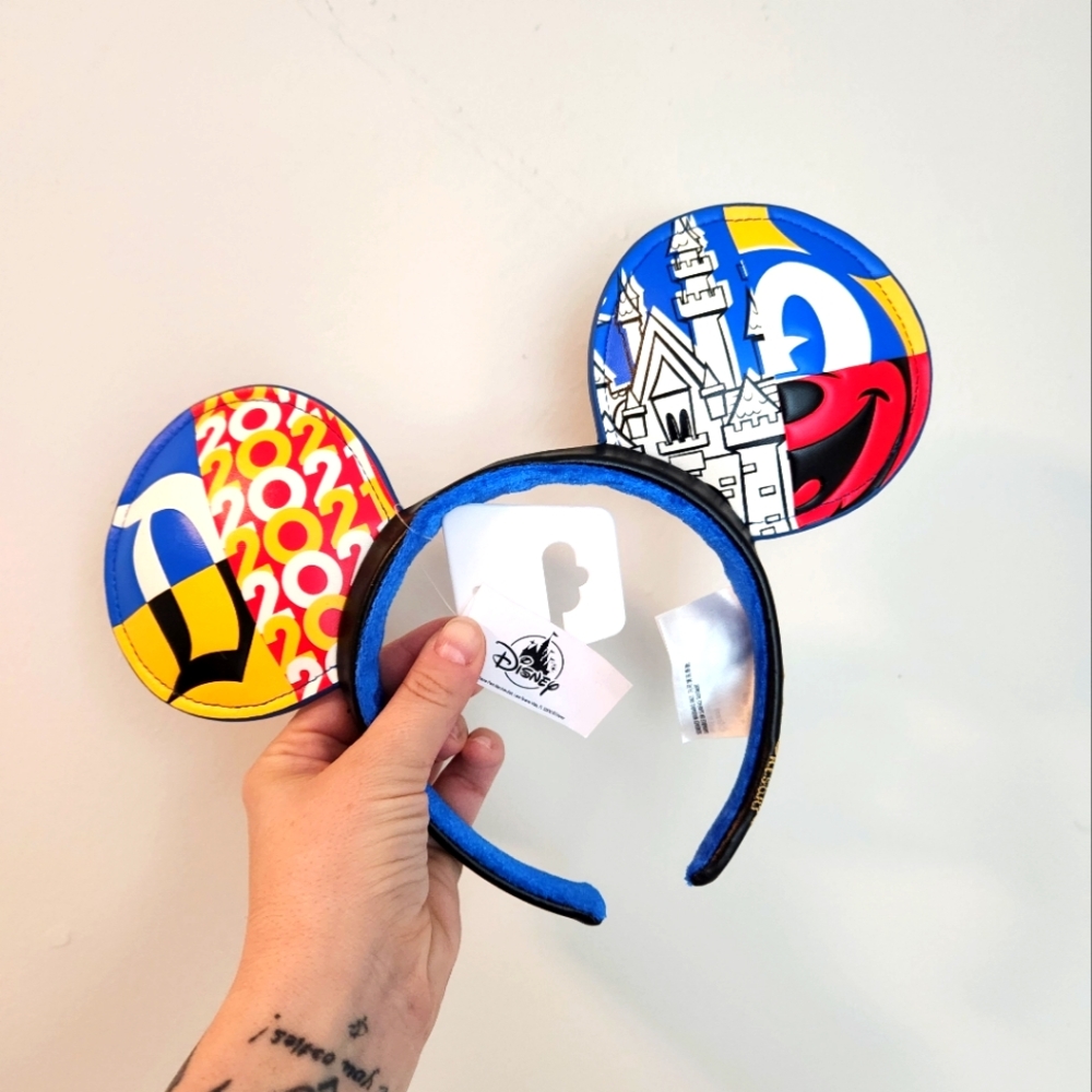 2021 Mickey Ears NWT